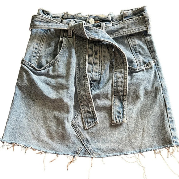 FREE PEOPLE Skirt Denim Mini Belt Frayed Raw Hem Button Fly Blue pockets Size 25 - Picture 3 of 8